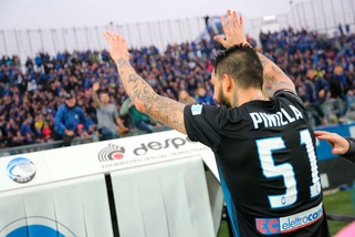 Da Paloschi a Pinilla, da Pavoletti a Petkovic: gli attaccanti in lista di partenza a gennaio