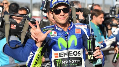 MotoGp, Rossi: «Con Iannone è sempre battaglia»