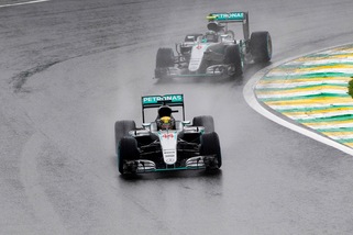 F1, Gp Brasile: Hamilton primo, poi Rosberg e Verstappen. Vettel quinto