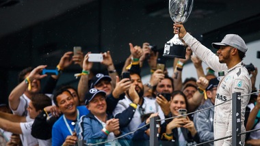 F1, Hamilton: «Fiero del team, pronto a dare il massimo»