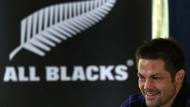 Nuova Zelanda, l'ex capitano All Blacks eroe nazionale durante il terremoto