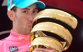 Giro d'Italia, grandi manovre per il via ad Alghero