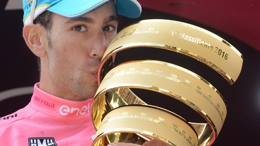 Giro d'Italia, grandi manovre per il via ad Alghero