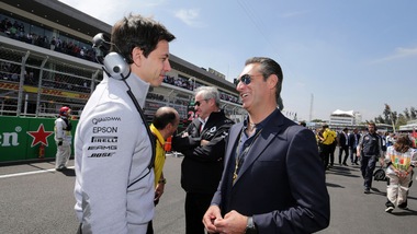 F1, Wolff: «Verstappen ha scritto nuove leggi della fisica»