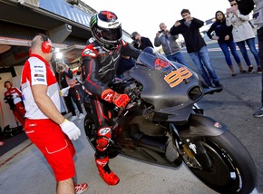 MotoGp, Ciabatti: «Lorenzo, buon inizio con la Ducati»