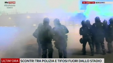 Atalanta-Roma, caos nel dopo gara. Scontri tra tifosi e polizia