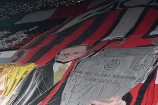 Berlusconi ringrazia i tifosi: «Commosso fino alle lacrime»