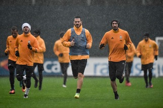 Diluvia a Vinovo. La Juve: «Un po' di pioggia non ci fermerà!»