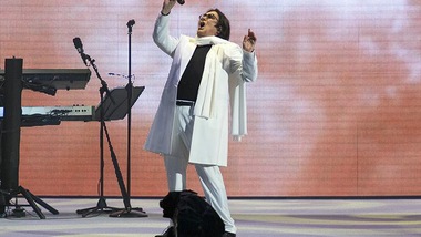 Alt! Renato Zero torna live a Torino e si fa in due