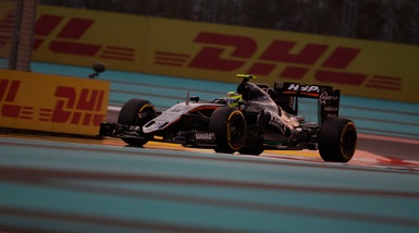 F1: le immagini delle ultime prove libere del Mondiale immerse nell'affascinante tramonto di Abu Dhabi