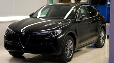 Alfa Romeo Stelvio, prime immagini la versione "base"