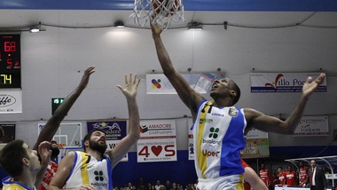 Archie esalta Capo d'Orlando, White affonda Cantù