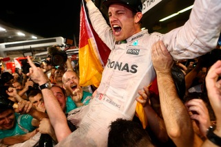 F1, Rosberg: «Ho festeggiato fino alle nove di mattina»