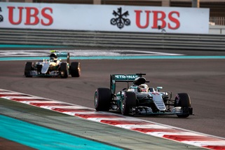 F1, Hamilton e Raikkonen provano gomme Pirelli