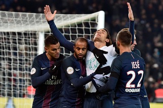 Psg-Angers 2-0, Cavani dedica il gol alla Chapecoense