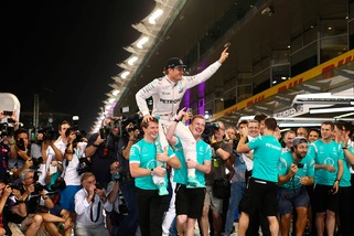 Nico Rosberg, le immagini della vittoria del mondiale - FOTO
