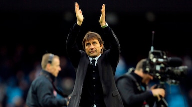 Conte diserta la conferenza stampa per non perdere il treno