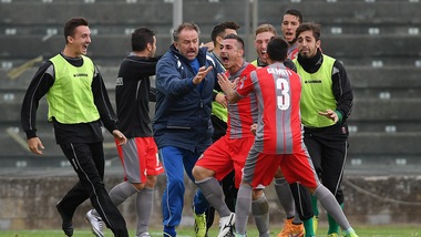 Lega Pro Cremonese-Prato 5-1. I grigiorossi accorciano in vetta