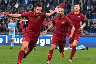 Lazio-Roma 0-2: Strootman-Nainggolan, Spalletti resta in scia della Juventus