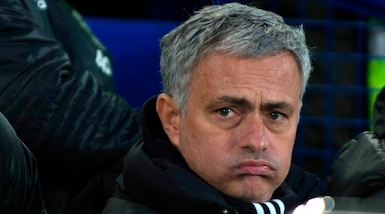Harakiri Liverpool, il Chelsea vola a +3. Mourinho, altro pari