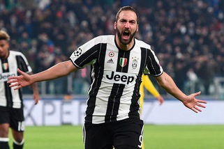Dieci sfide, sette gol, tre assist: che Higuain nei derby!