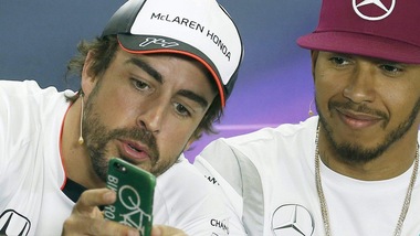 F1: Alonso in Mercedes? Quota in picchiata