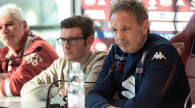 Torino, Mihajlovic in conferenza con tifoso e magazziniere