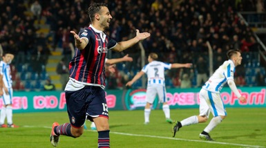 Serie A, Crotone-Pescara 2-1: Ferrari, tre punti salvezza