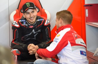 MotoGp, Lorenzo va a cena con i suoi tifosi