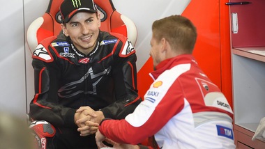 MotoGp, Lorenzo va a cena con i suoi tifosi