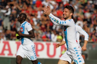 Cagliari-Napoli 0-5: triplo Mertens, Hamsik fa 105 e supera Cavani