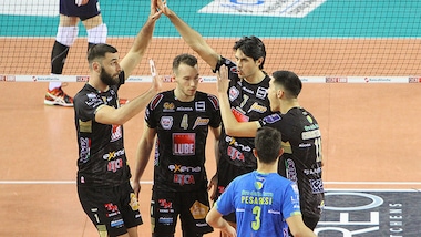 Lube sempre in vetta. Cade Trento, Modena seconda, Perugia più vicina