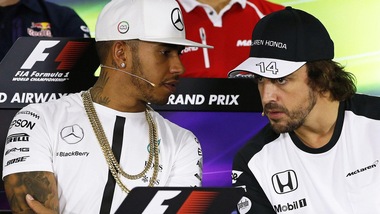 F1, Hamilton: «Spero arrivi un pilota forte. Alonso?L'ho già battuto»
