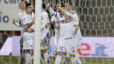 Serie B Trapani-Frosinone 1-4. Gialloazzurri in vetta alla classifica