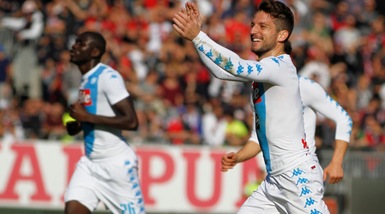 Cagliari-Napoli 0-5: triplo Mertens, Hamsik fa 105 e supera Cavani