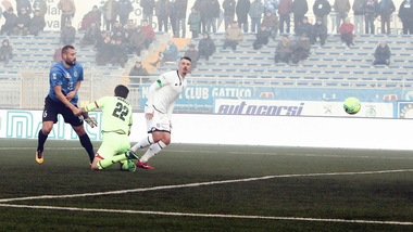 Novara-Cesena (3-1): inutile il gol di Garritano, la vittoria va ai piemontesi