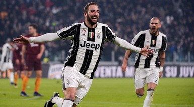 Fantastico Higuain, Juve da record allo Stadium. Roma battuta e a -7