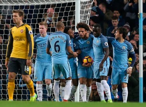 Premier League, Manchester City-Arsenal 2-1: Guardiola insegue Conte