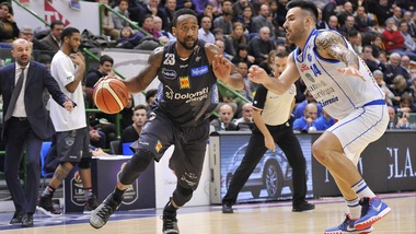 Trento schianta Varese con "super Lighty". Vittorie anche per Venezia e Avellino