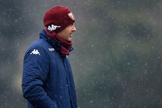 Torino, seduta sotto i fiocchi di neve dopo l'uragano Napoli