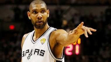 Gli Spurs celebrano Duncan con un successo. Ok 76ers e Dallas