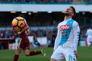 Capocannoniere: Mertens, che balzo!