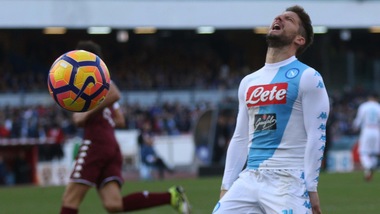 Capocannoniere: Mertens, che balzo!