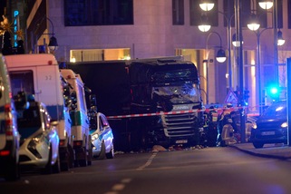 Berlino, camion contro il mercato di Natale: morti e feriti