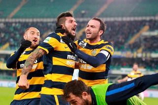 Serie B, il Verona batte l'Entella e torna al comando
