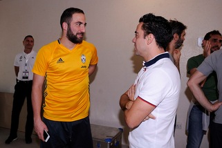 Juventus, ospite d'eccezione. A Doha c'è Xavi