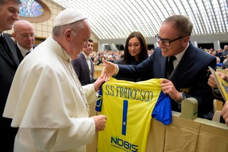 Il Chievo dona la maglia a Papa Francesco