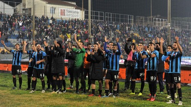 Il Pisa ai Corrado: tifosi in festa. Il sindaco: «Una liberazione»