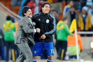 Tevez, Maradona: «Se sceglie la Cina, niente Argentina»