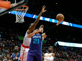 NBA, bene gli Hornets ma Belinelli ko alla caviglia. Denver sconfitta